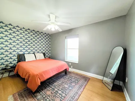 Cozy & Comfortable - Stylishly Decorated & Close to Everything! Отели рядом с достопримечательностью «Weston Hall»