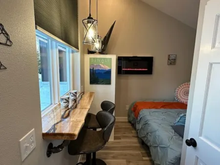 Talkeetna Tiny House Cabin Dragonfly Fire-pit/ski/bike/multi-use trails Отели в г. Матануска-Суситна