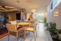 Aquaraa Hotels in Dhigali