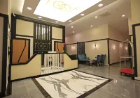 Roof 264 Hotel & Suites - parking