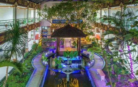 Yusro Hotel Restaurant & Convention Отели в г. Peterongan