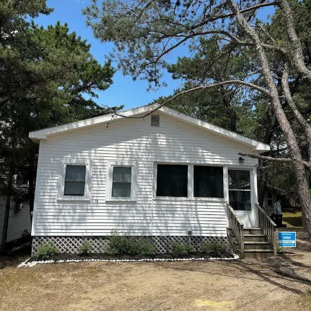 Kinney Shores Renovated Beach Cottage•New Bathroom•Steps to 7Mile Sandy Beach•AC