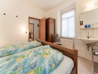 Home for 5 Persons in 1350 Year Old Mosel Town Hotels in Ediger-Eller