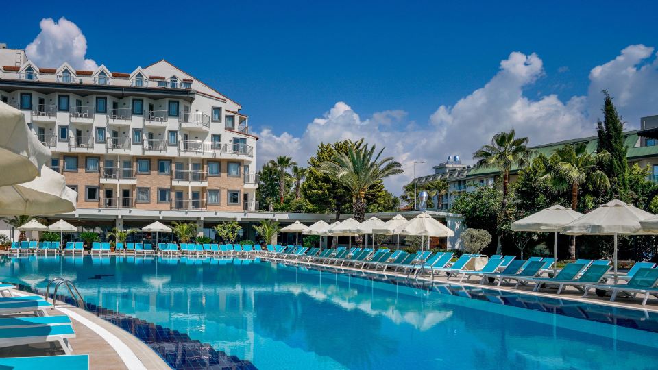 Side Aluna Hotel