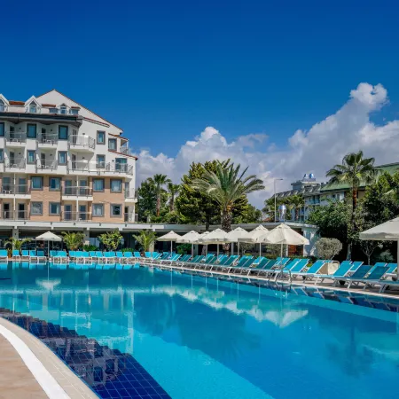 Side Aluna Hotel