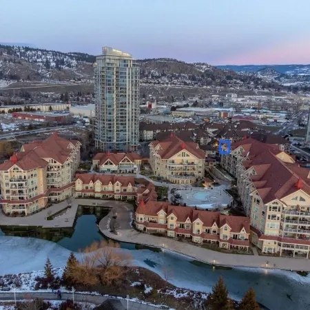 Top floor unit in Discovery Bay with lake views from the patio!