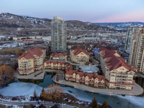 Top floor unit in Discovery Bay with lake views from the patio!