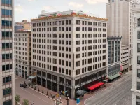 InterContinental Hotels INDIANAPOLIS by IHG Hotel berhampiran Dataran Monumen