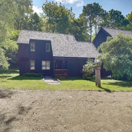 Waitsfield Condo w/ Pool & on-Site Trail Access!