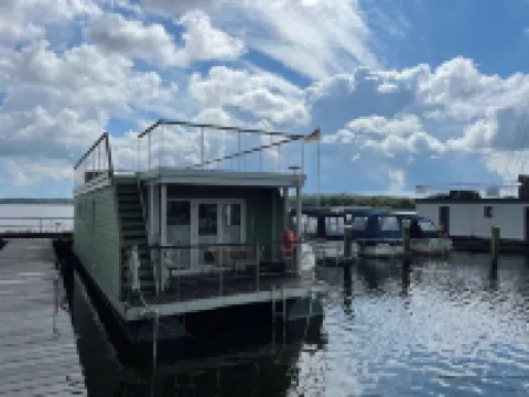 Houseboat Walfisch for 5 pers, with roof terrace in Schleswig