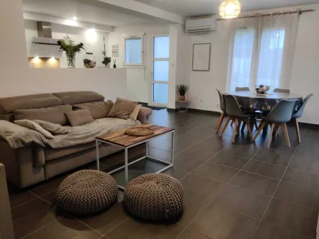 T4 first floor - near the sea - near Saint Cyprien - sleeps 6 Отели в г. Аленйя