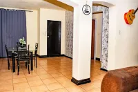 Entire Apartment, lovely spacious 3 bedroom apartment