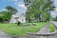 Cozy Carterville Home: 3 Mi to Crab Orchard Lake! - 2-Star