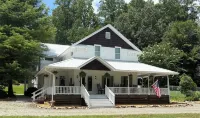 Misty Mountain Inn Hotels in Union County