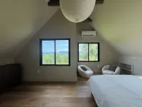 Private 13-Acre Escape — Renovated 3BR Home with Stunning 360° Views Hotels in Hillsdale