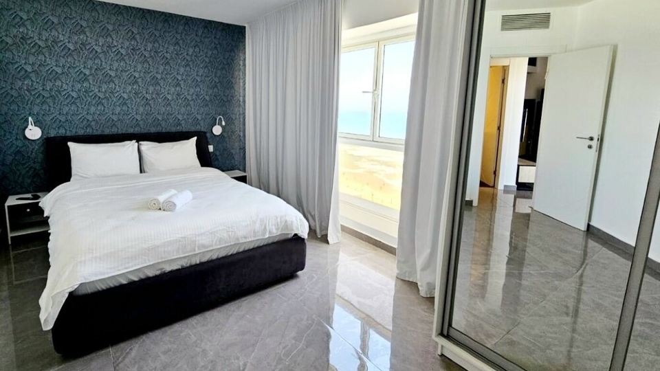 904Beautiful apartments with panoramic sea views