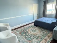 Charming 2-bedroom building in delightful Hull with ocean view Hotels in Hull