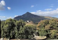 Flat with air conditioning, balcony and beautiful view of Ibituruna. Near Samaritan Hospital