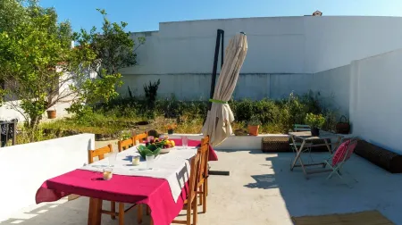5-bedroom beach house ideal for groups 5 min walk from Carcavelos beach