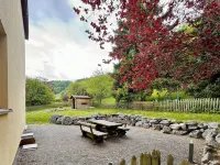 Sunny Holiday Apartment with 3 Balconies and Stunning Mountain Views Hotels in Schwalefeld