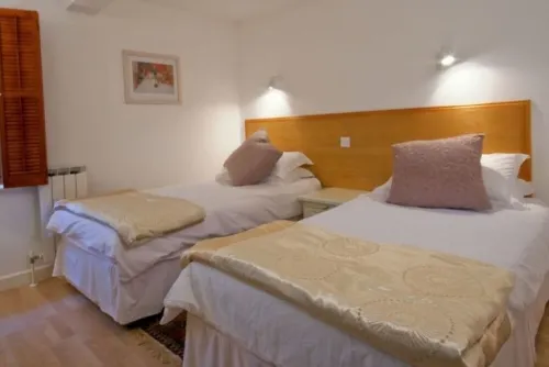 Two bedroom apartment situated in the countryside parish of St Pierre du Bois Hotels in Saint Peter