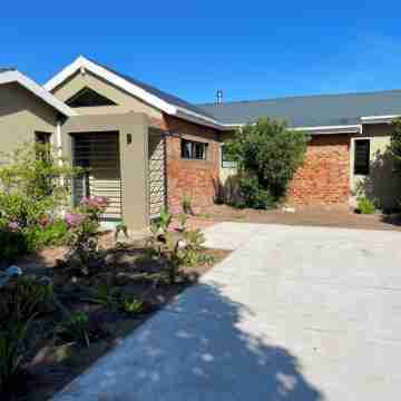 Sandy Toes Home: Renovated 5-Bedroom Retreat Just Steps from Robberg Beach Hotel Exterior