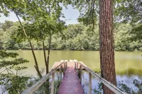 Double Springs Cabin Stay w/ Deck + Shared Dock! - 3-Star