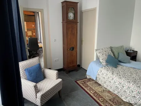 Apparently 5' from Rambouillet Park, 45' from Montparnasse Ideal for teleworking