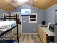 Cozy floating home with  WiFi, AC in peaceful New Tazewell on Norris Lake