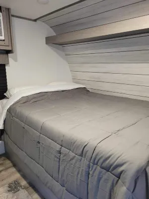 Cozy RV with AC and WiFi in Terrific Melrose