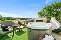 Old Town Modern New Build: Rftp Spa W/ Mtn Views!