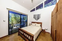 Home In Hacienda Iguana, walk to the beach