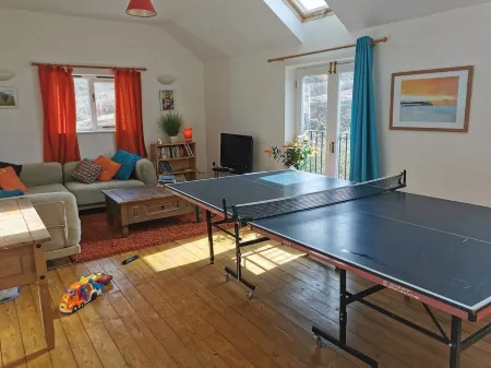 Huge 6 bedroom house, near beach, cliffs & Old Town, 180 square meters