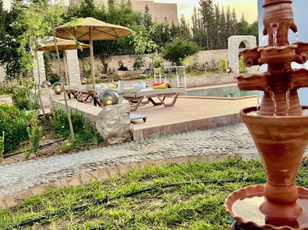 Villa Serinie - Splendid 4 bedroom villa with swimming pool for vacations Отели в г. Бузама