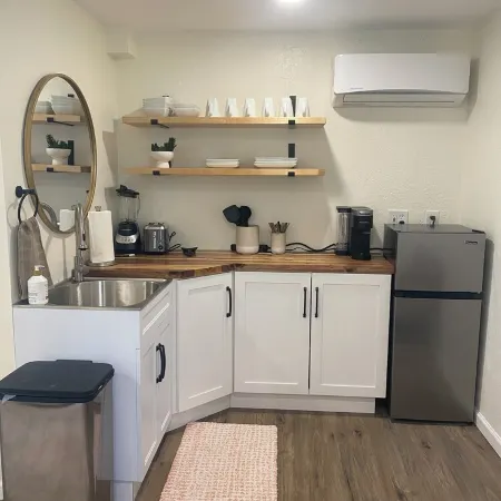 Chic studio hideaway in Riverdale with AC, Wifi