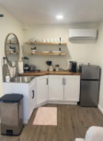 Chic studio hideaway in Riverdale with AC, Wifi