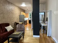 Lumineux Loft à Montreal au Coeur de la Petite Italie Hotels in Cachan