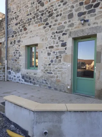 Apartment "soleil" terrace private parking Отели в г. Сен-Жюльен-Шаптёй