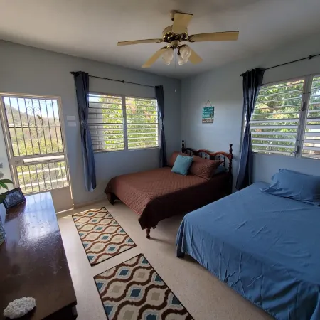 Beautiful home with 2 bedrooms 2 minutes from the beach.
