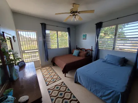 Beautiful home with 2 bedrooms 2 minutes from the beach.