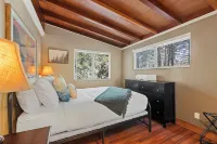Fall Getaway ~ 5 BR Family Retreat, Game Room, Fire Pit, Minutes to SkyPark