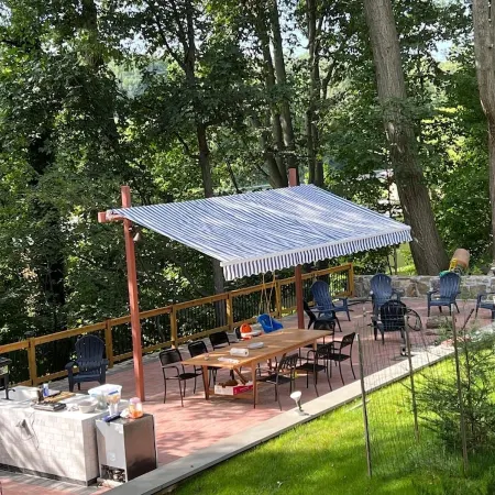 Garden Loft with Patios & Green Space · Westchester Retreat