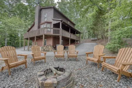 Pet-Friendly Mountain Retreat w/ Firepit - Lazy Daze Get a Way Отели в г. Юнион