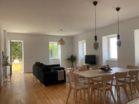 Refúgio Junto à Praia. Casa Familiar, com Jardim. Aceitam-se Animais!