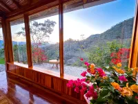Stunning views - Cozy and Secluded guesthouse with 1 bedroom and WiFi, AC.