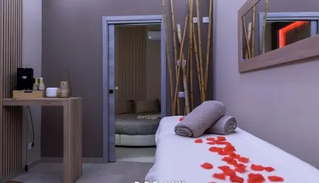 Charming deluxe suite 2 steps from the sea and downtown