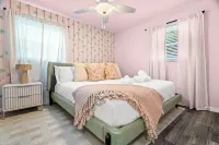 Heated Pool +HotTub+Arcades + 15 Minutes to beach