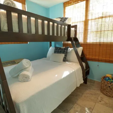 Relaxing Beachfront Condo Отели в г. Каррисаль