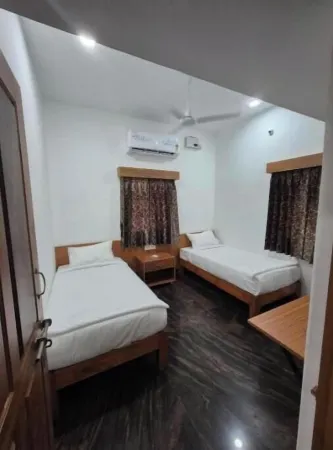 Cozy apartment in charming Dindigul with AC/ Mymoon service apartment Отели в г. Диндуккал