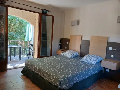 Air-conditioned 20m2 studio with swimming pool and free parking, equipped for PMR. Hôtels à proximité de : Cap Corse